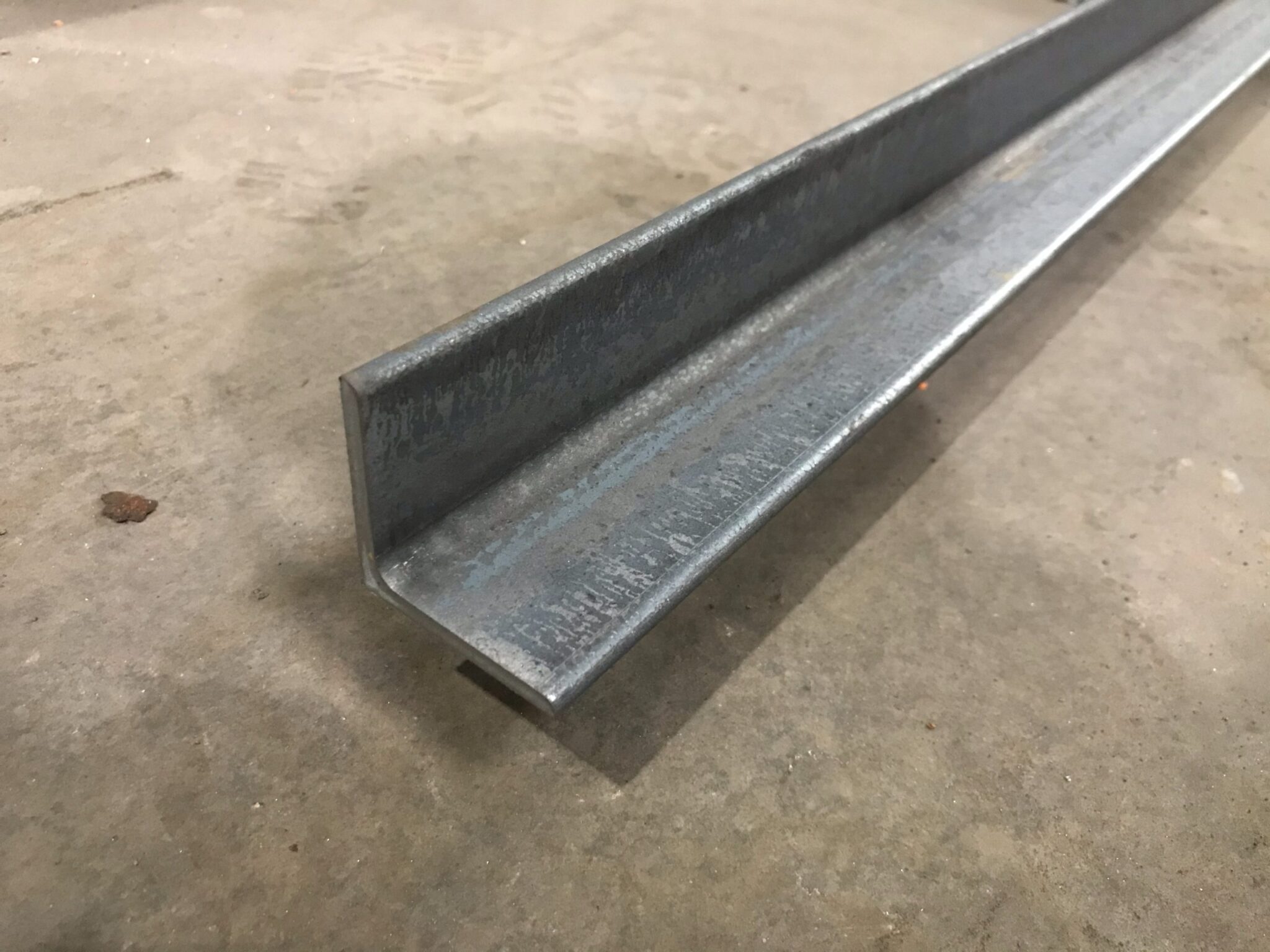 DIYでよく使う鋼材の種類と材質。鋼(鉄)とステンレスの違いとは?